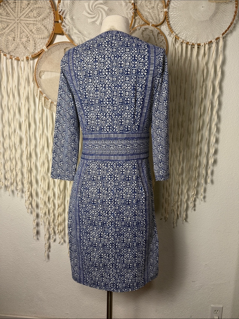 J. McLaughlin Blue and White 3/4 Sleeve Printed Dress Size Small - Picture 7 of 11